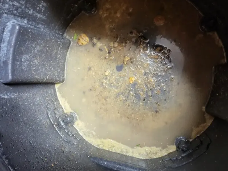 대전 유성구 석션 통 바닥에 가라앉은 찌꺼기