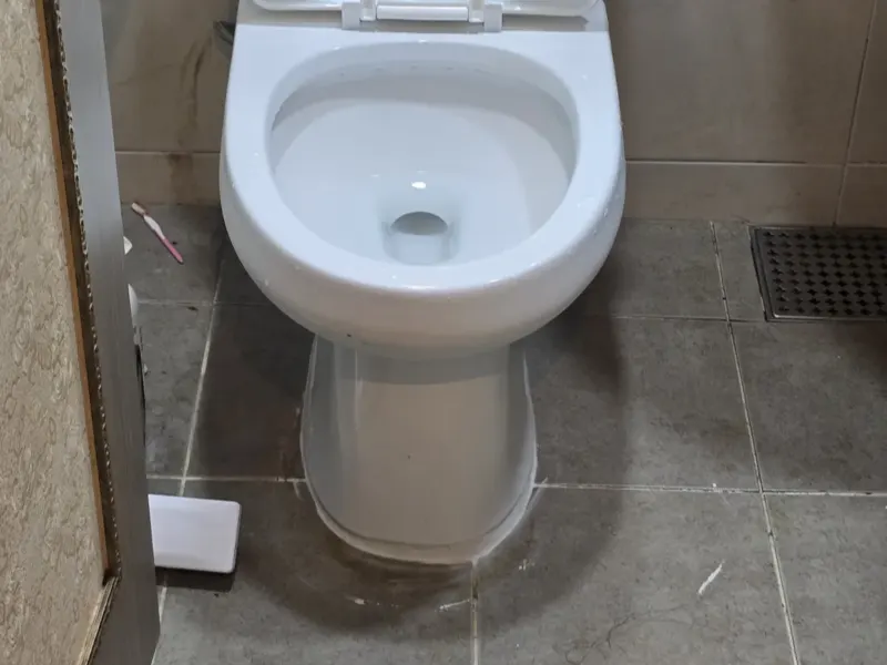 대전 유성구 작업 뒤 물이 빠진 변기를 가까이서 본 모습