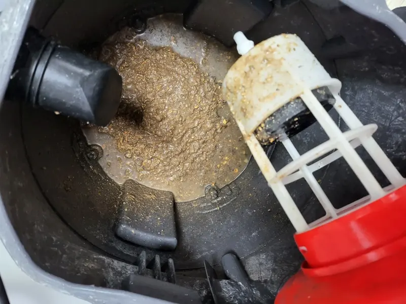 대전 유성구 석션 통 안에 모인 음식물 찌꺼기